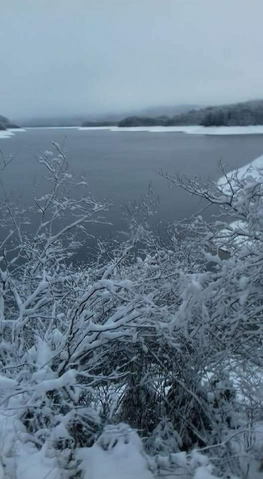 VIDEO / Ninge de 24 de ore în țară! Stratul de zăpadă are 10 cm la Predeal şi Poiana Braşov. Au apărut primele incidente