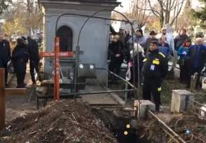 VIDEO / A mers la cimitir să-şi ia rămas bun de la Cristina Stamate! Când l-au văzut oamenii au început să aplaude