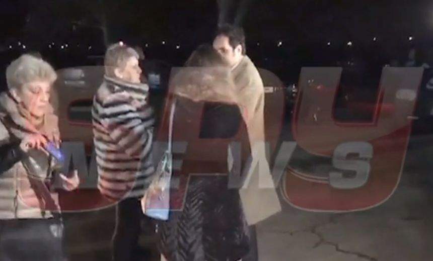 VIDEO /Dan Diconescu, așteptat cu nerăbdare să iasă din arest. Imagini de ULTIMĂ ORĂ cu soția fostului prezentator la poarta Penitenciarului Jilava