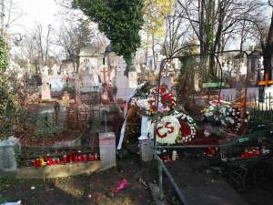 Apariţiile stranii la mormânturile Stelei Popescu şi Cristinei Stamate. Ce au văzut martorii