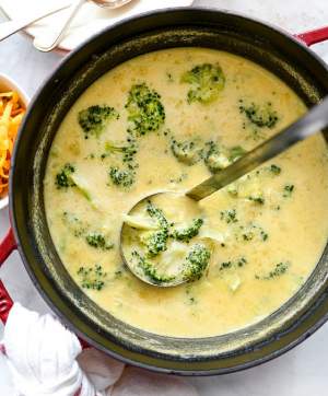 Supă de broccoli cu brânză cheddar