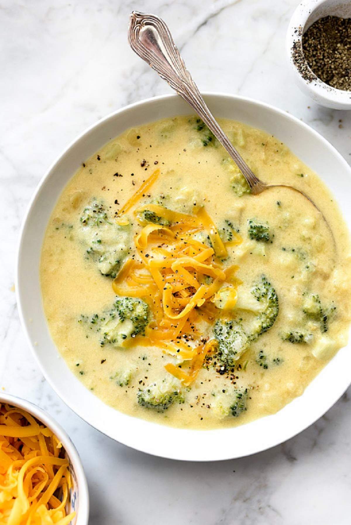 Supă de broccoli cu brânză cheddar