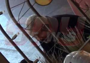 VIDEO PAPARAZZI / Cum se distrează Sile Cămătaru când se plictiseşte! Interlopul şi-a scos aghiotantul la mall