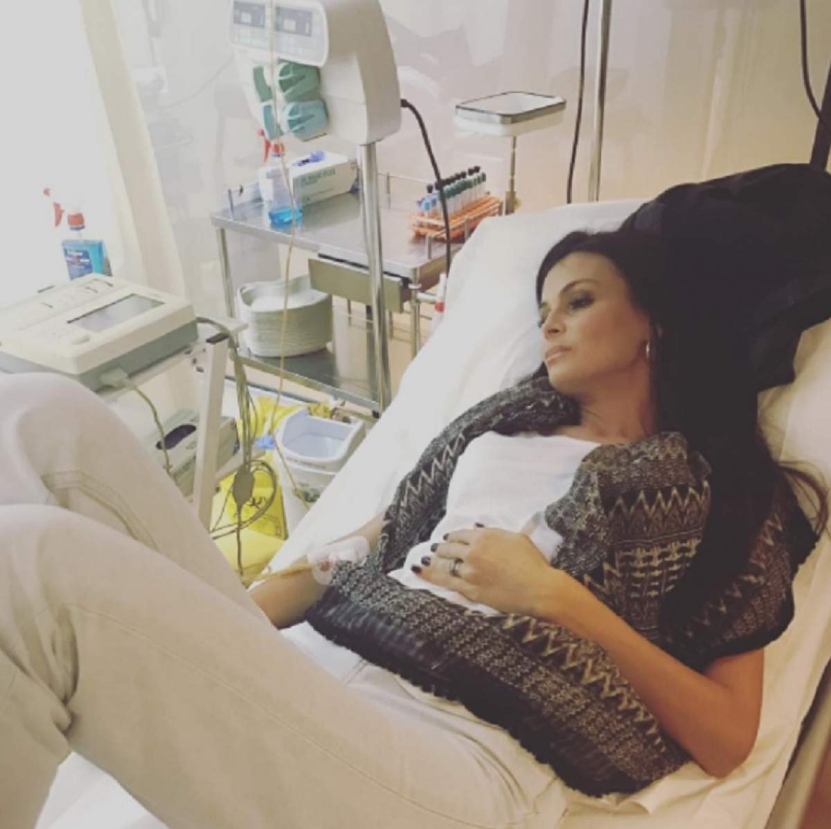 FOTO / Anca Serea a ajuns pe perfuzii! Imagini cu vedeta chiar de pe patul de spital