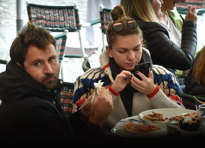 FOTO / Ce are Simona Halep pe telefon! Ce au observat paparazzii când au dat zoom