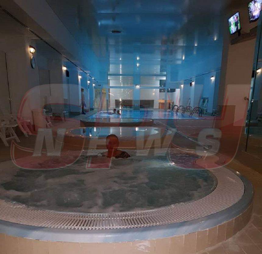 FOTO EXCLUSIV / Nicu Maharu, apariţie surprinzătoare într-un centru SPA! Măcinat de o boală necruţătoare, celebrul bărbat profită din plin de fiecare clipă