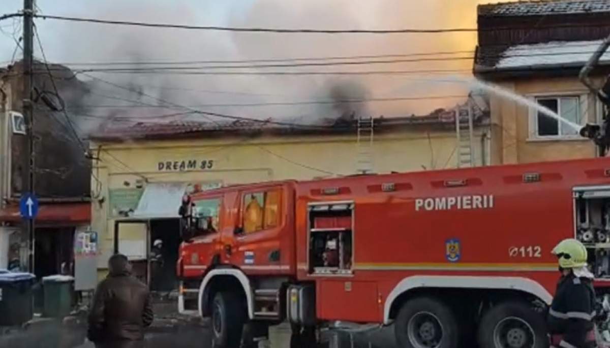 Incendiu de proporţii într-o zonă de magazine din din Timişoara! O persoană a fost găsită carbonizată