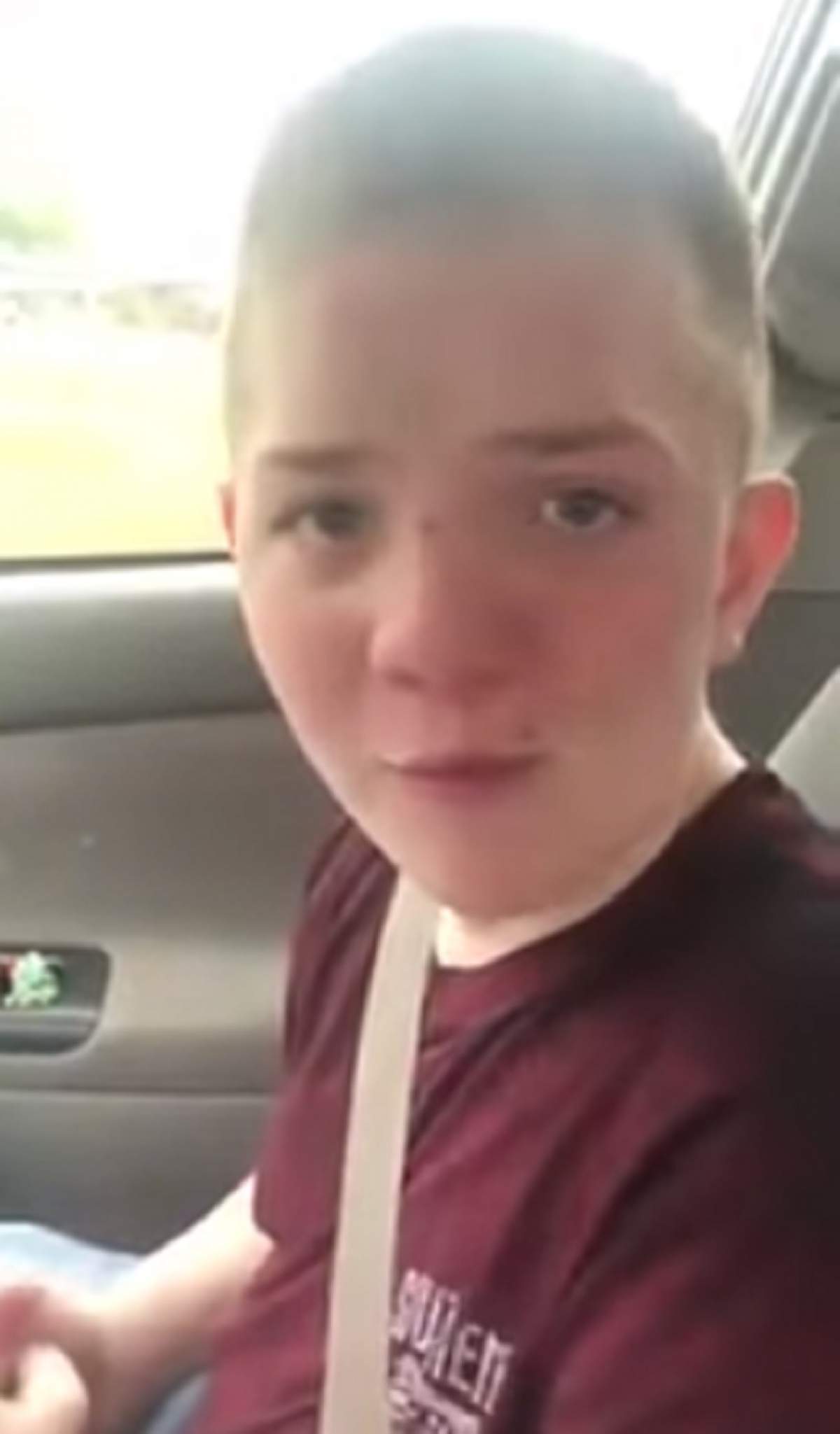 VIDEO / A fost umilit de toată lumea pentru aspecul fizic: "Râd de nasul meu!" Ce a făcut mama sa pentru a-l apăra a ajuns viral