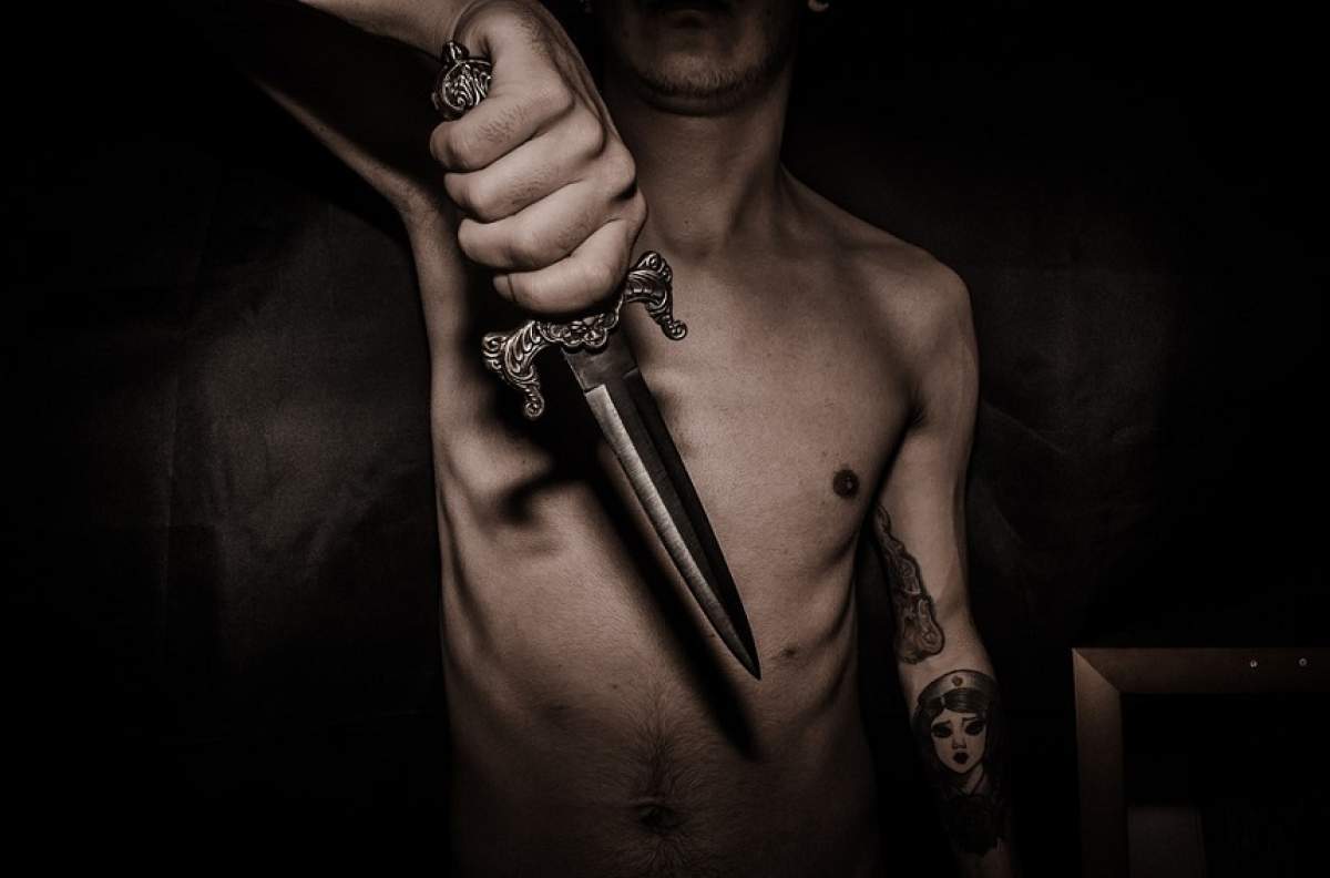 HALUCINANT! Un tânăr din Iaşi a fost înjunghiat de 20 de ori în abdomen. Incredibil cine a sunat la urgenţe