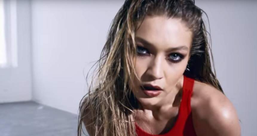 VIDEO / Apariție șoc! Gigi Hadid, în colanți mulați și cu părul de la subraț în văzul tuturor!