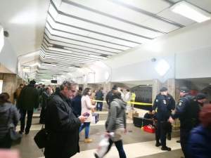 Declarație șoc a unei martore a crimei de la metrou: "Timp de 10 minute, oamenii au stat grămadă pe victimă"