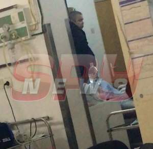 Fiul lui Alexandru Arșinel, atent din cale afară cu tatăl lui! Cum a fost surprins, la spital, la ceas de seară / Video paparazzi