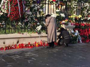 Astăzi este prima zi de doliu național în memoria Regelui Mihai. Drapelul României a fost coborât în bernă
