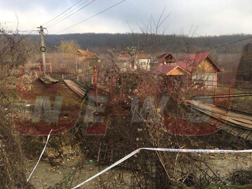 Incident grav în această dimineață în Buzău. Mai mulți oameni au căzut în apă după ce o punte s-a rupt