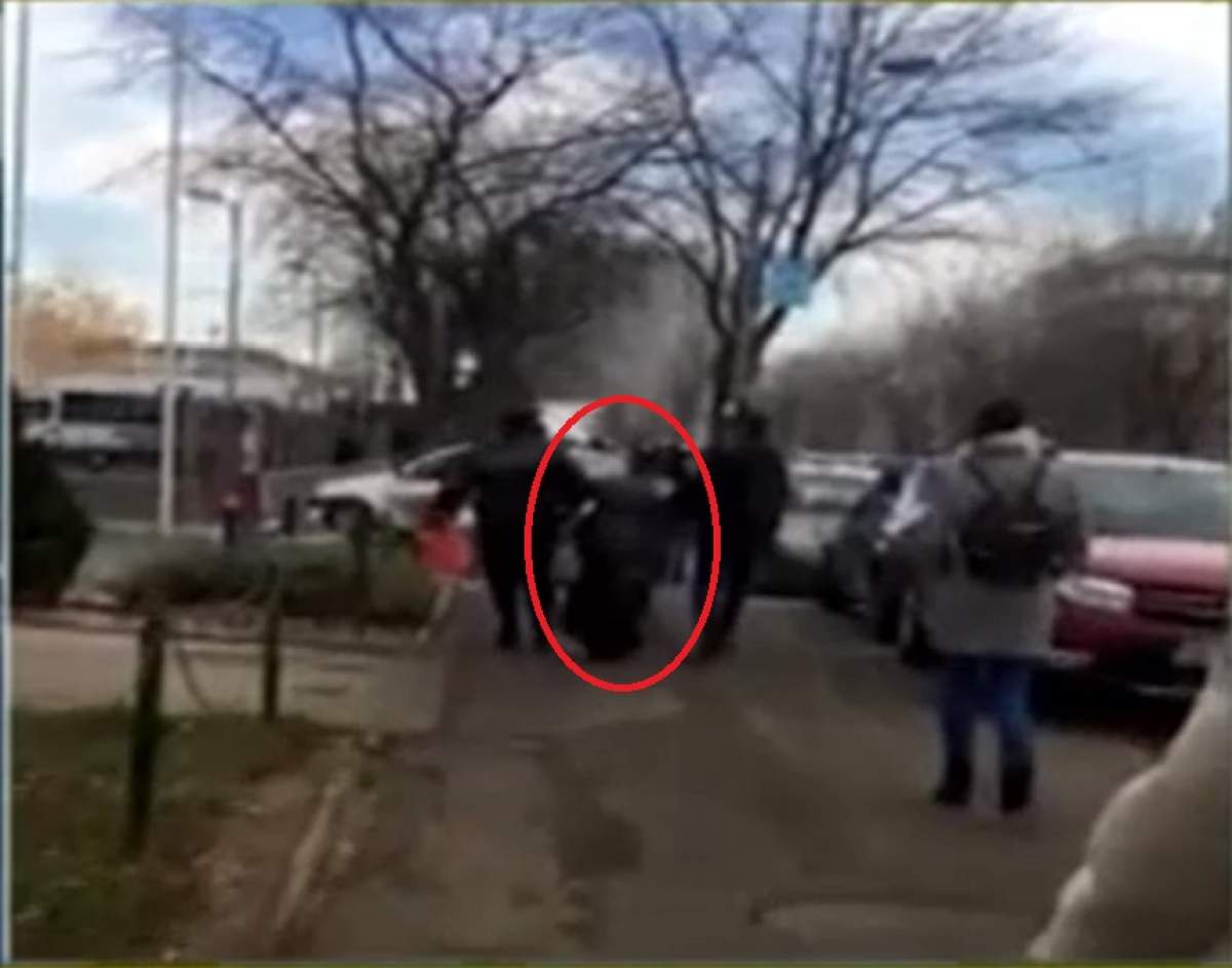 FOTO / Agresoarea de la metrou a fost prinsă! Unde fugise, după ce a ameninţat o fată