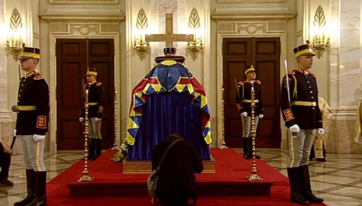 VIDEO / Lacrimi şi durere! Suveranii lumii, la catafalcul Majestăţii Sale Defuncte, Regele Mihai