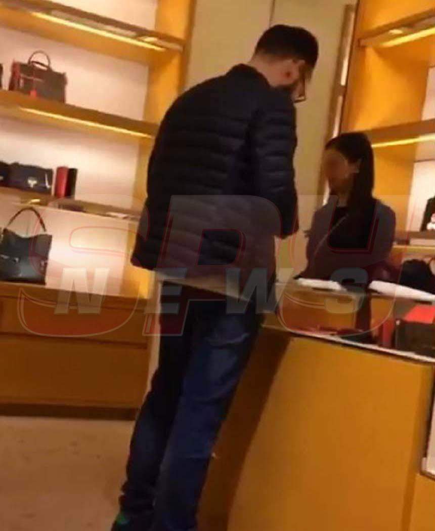 VIDEO EXCLUSIV / Asta da aroganţă! Andrei Versace, cu banii în plic la cumpărături!
