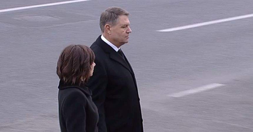 Carmen Iohannis a apărut cu un look nou la înmormântarea Regelui Mihai. Nu mai arată aşa cum o ştiai