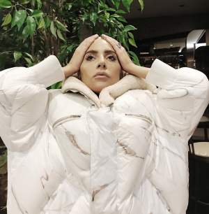 FOTO / Lady Gaga, în pană de idei? Cântăreața a copiat-o pe Kim Kardashian!
