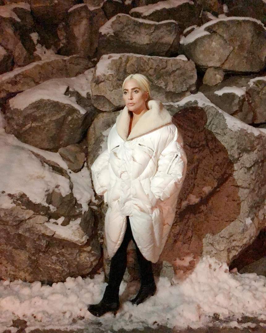 FOTO / Lady Gaga, în pană de idei? Cântăreața a copiat-o pe Kim Kardashian!