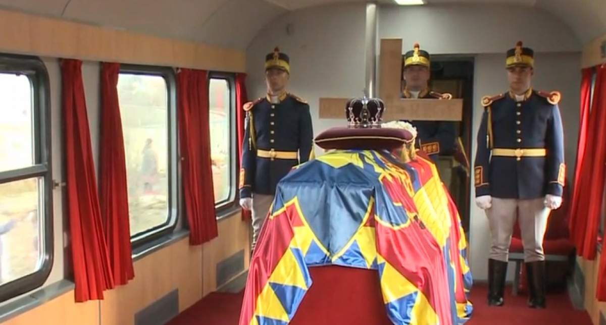FOTO / Moment COPLEŞITOR în Trenul Regal! Ce s-a întâmplat lângă sicriul cu trupul neînsufleţit al Regelui Mihai