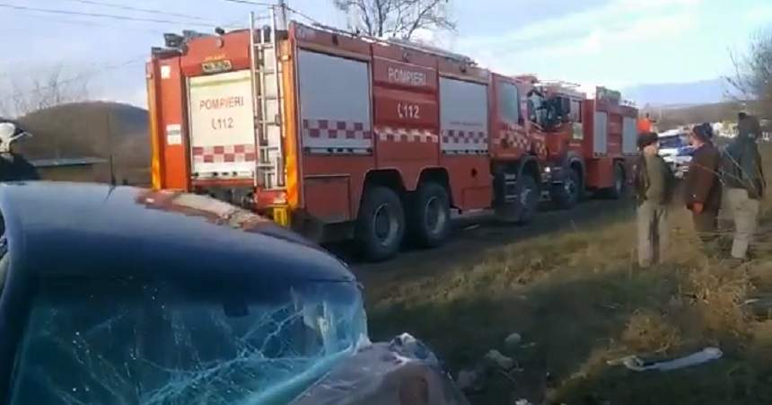VIDEO / Teribil accident rutier în judeţul Bacău, între un autocar şi un microbuz. PLANUL ROŞU de intervenţie activat