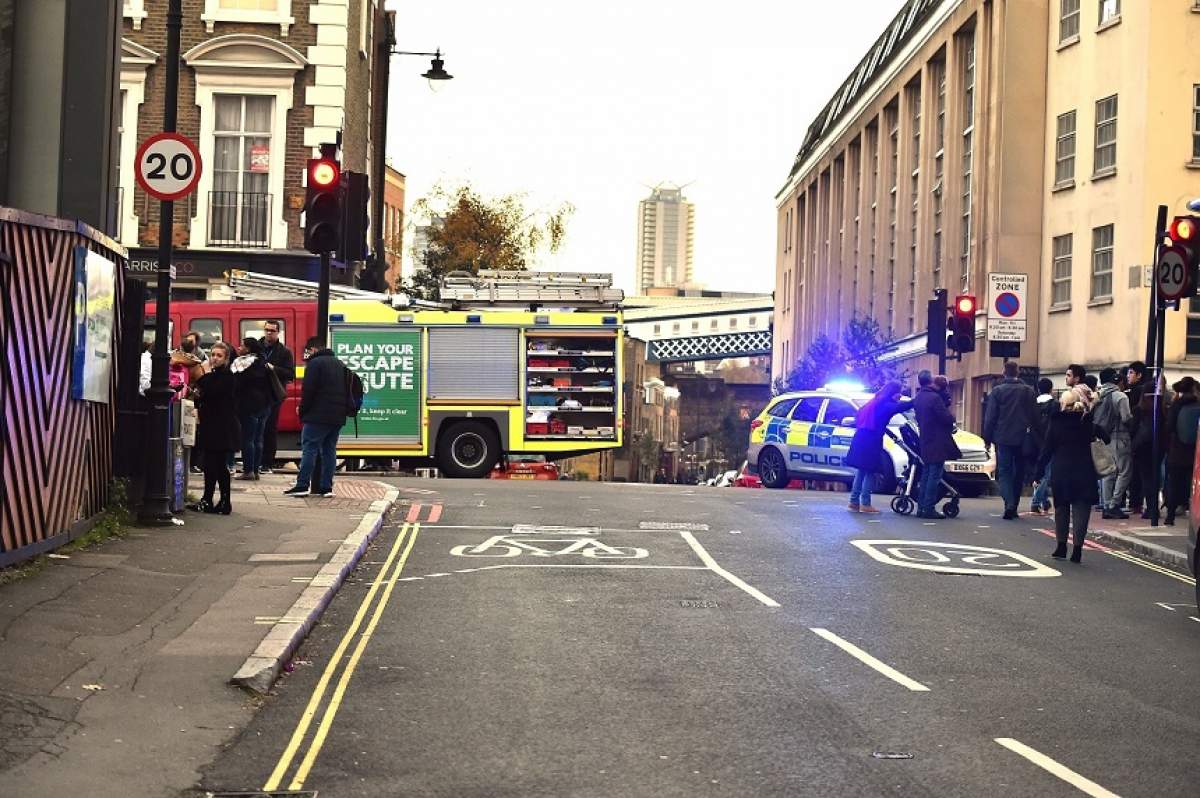 VIDEO / PANICĂ în Londra! O maşină a intrat într-un grup de oameni! Sunt 5 răniţi