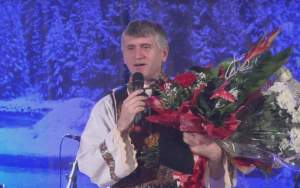 FOTO / Cristian Pomohaci, primit cu buchete de flori şi ropote de aplauze la un concert! Oamenii s-au grăbit să îi sărute mâna