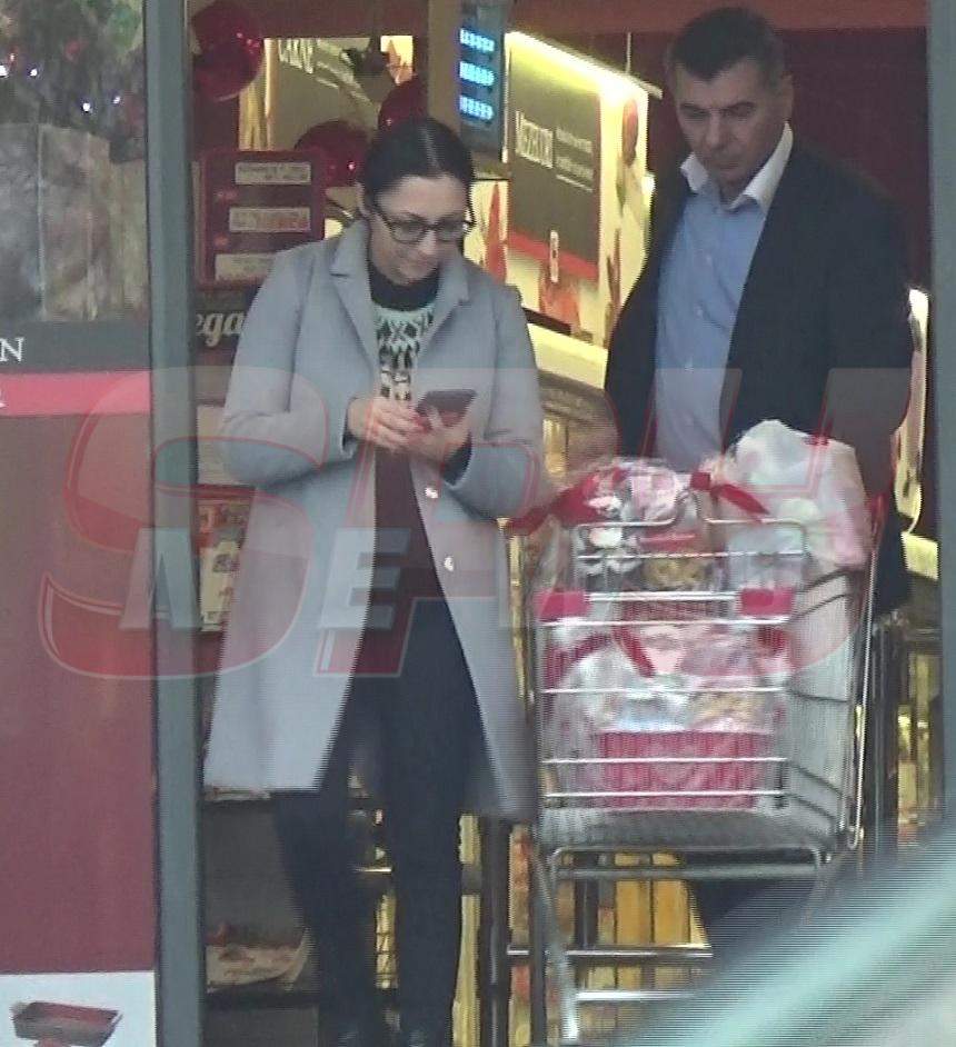 Imagini de senzație cu Andra! Cum arată vedeta fără picătură de machiaj / Video paparazzi