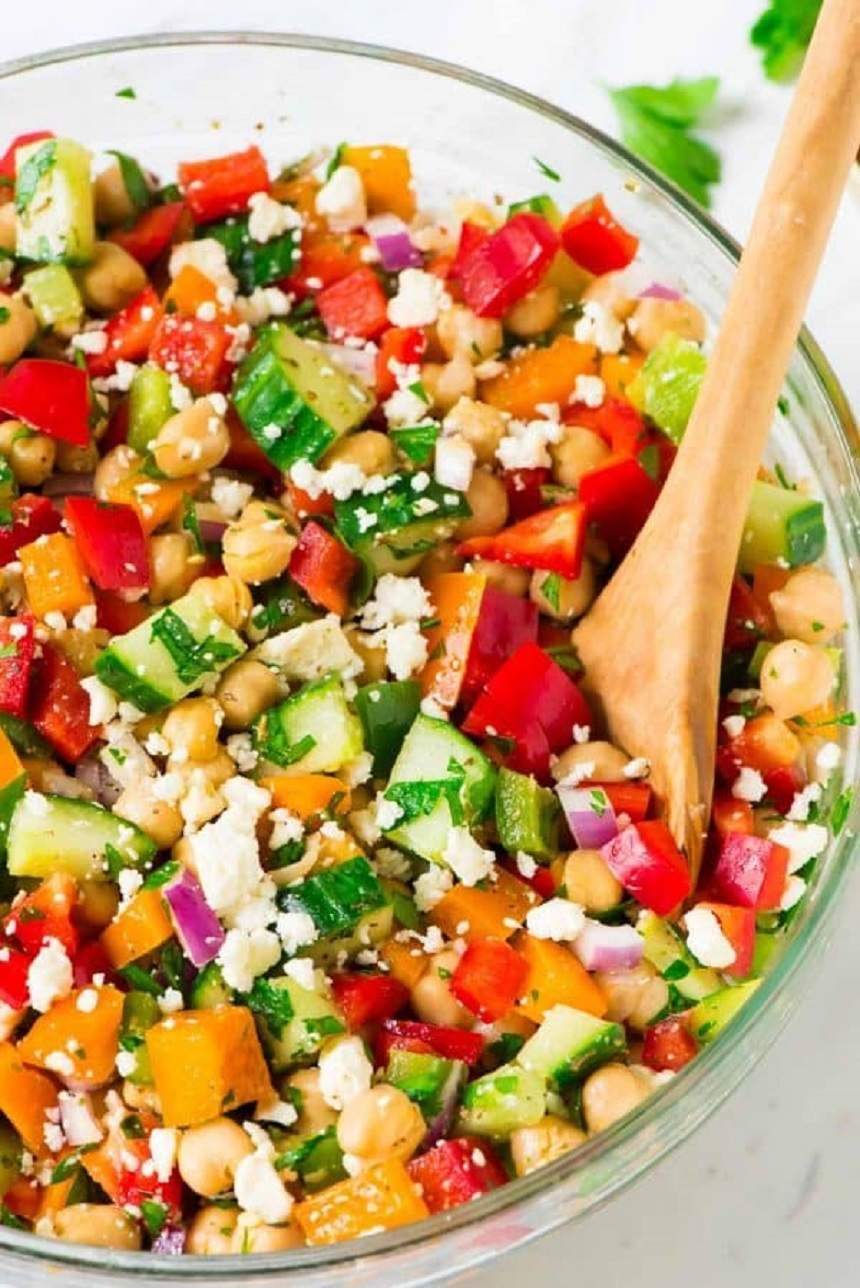 Salată mediteraneană cu năut
