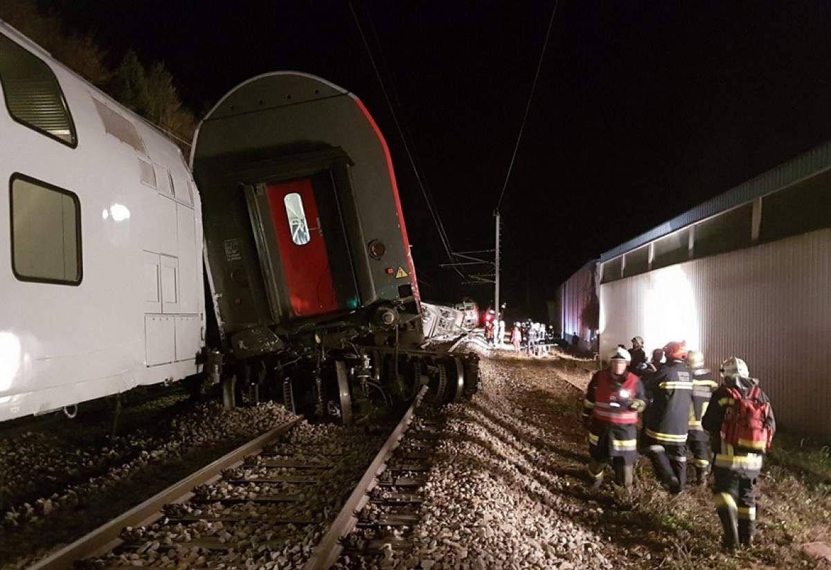 ULTIMĂ ORĂ! Două trenuri s-au ciocnit în Viena. Peste 20 de oameni sunt grav răniți