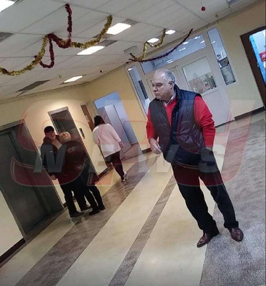 VIDEO PAPARAZZI / Ghinionul l-a lovit de Sărbători! Un politician celebru a ajuns de urgenţă la spital!