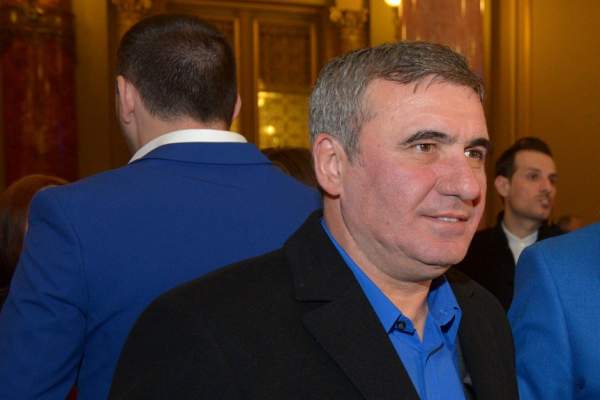 Un nume uriaş din fotbalul românesc l-a dat de gol pe Gică Hagi! „Regele” pleacă să antreneze în străinătate