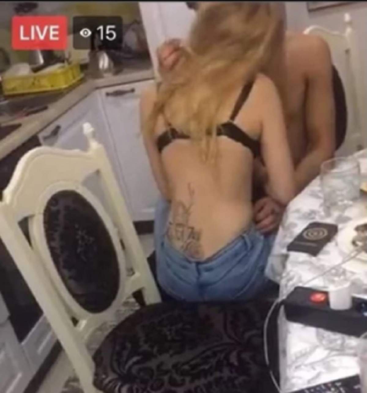 Imagini interzise, pe net! Doi tineri, live pe Facebook, în timp ce făceau sex