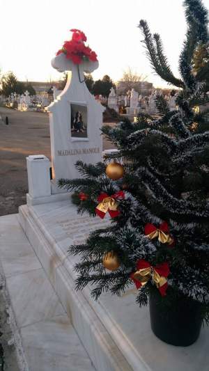 Ce a apărut la mormântul Mădălinei Manole, de Crăciun: "Același dor usturător! Aceleași lacrimi nesecate"