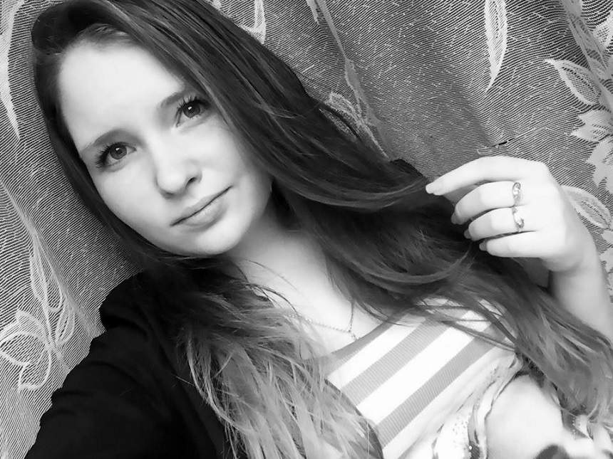 O fată de 15 ani a murit în timp ce făcea sex într-o maşină. Ce acuzaţii îi sunt aduse iubitului: "Uşile garajului erau închise"