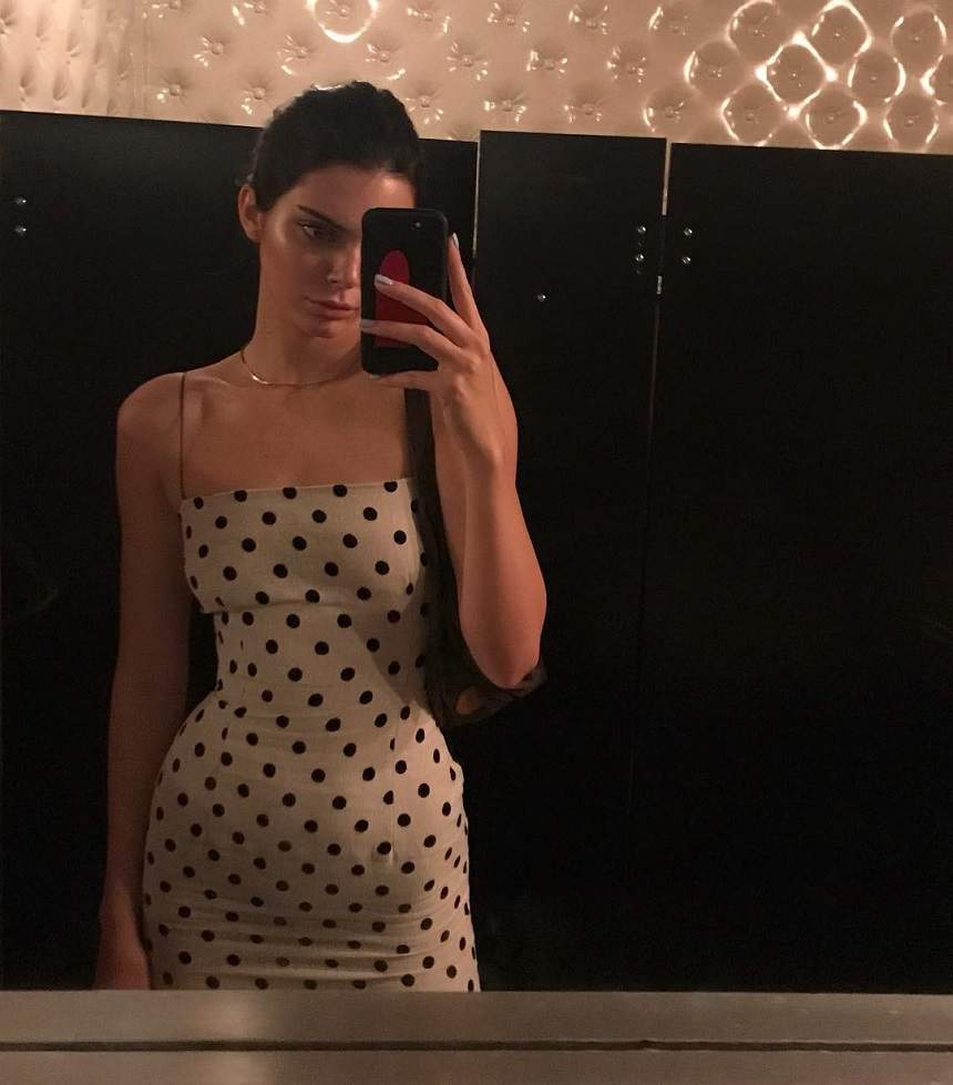 FOTO / O nouă sarcină în "clanul" Kardashian? Fanii lui Kendall Jenner au pus imediat întrebări!