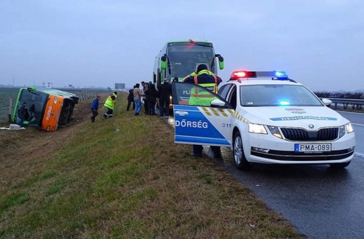 Un autocar românesc s-a răsturnat în Ungaria. Șoferul ar fi adormit la volan