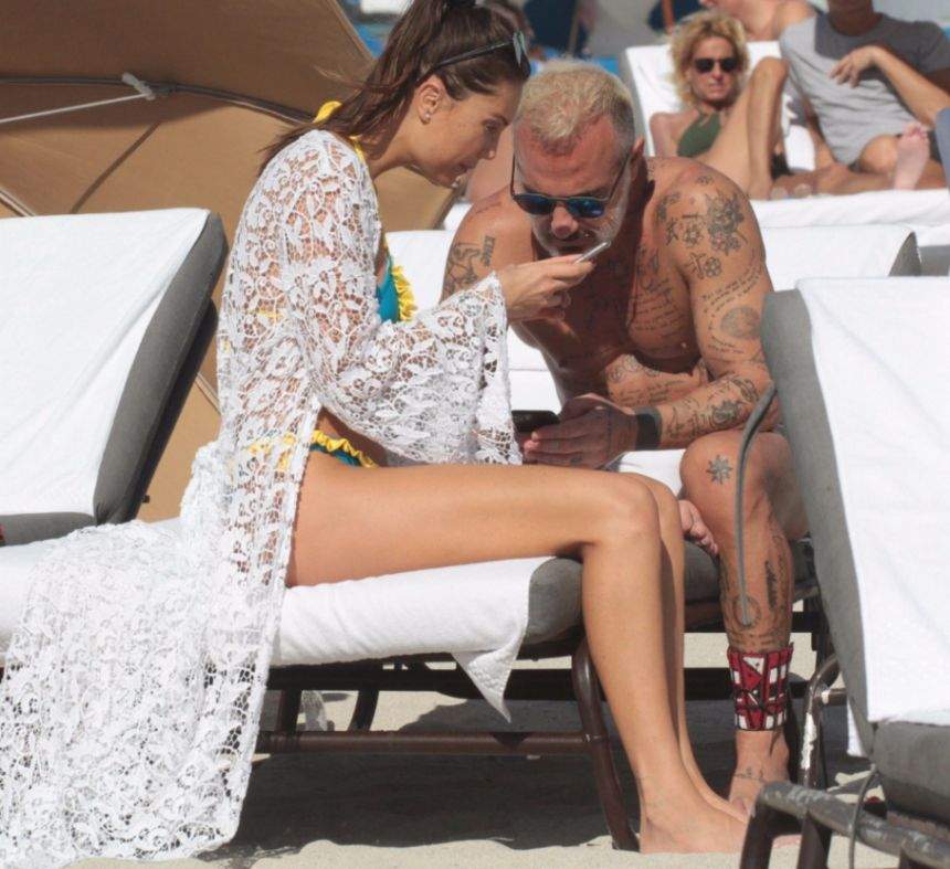 Gianluca Vacchi, pe plajă, în compania unei tinere hot. Cine este femeia cu care s-a distrat milionarul şi cum au fost surprinşi cei doi