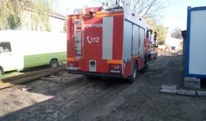 Accident grav la Dolj! Doi muncitori au fost prinşi sub un mal de pământ