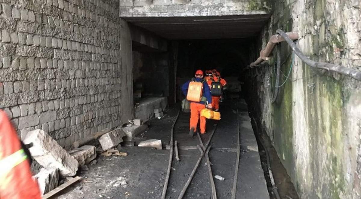 Accident grav în subteran. Un miner a rămas prins sub un utilaj în mina Livezeni, din Hunedoara