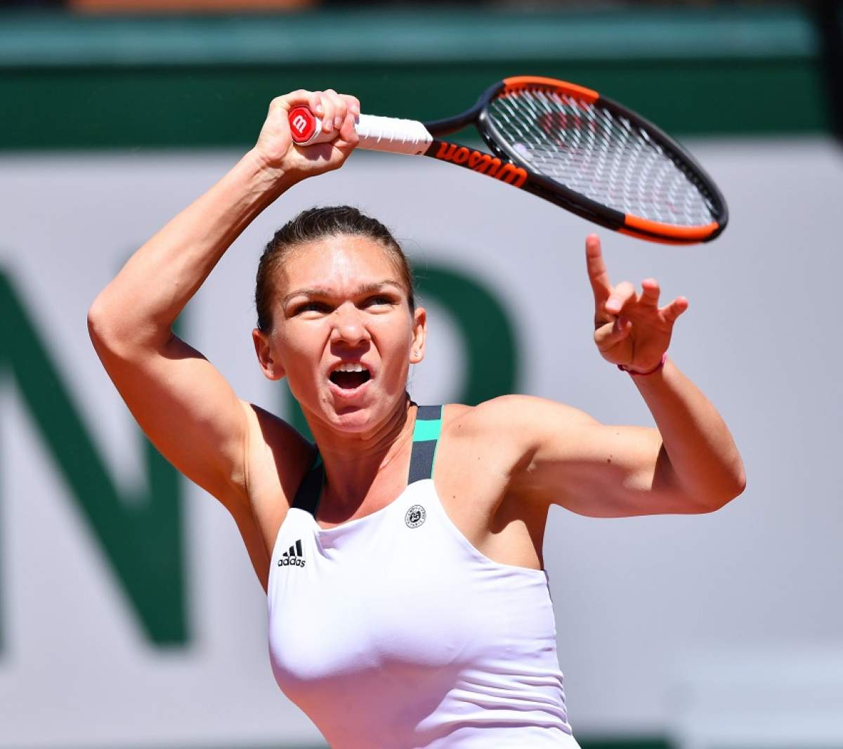 VIDEO / Simona Halep se pricepe şi la fotbal! Iată ce poate să facă numărul 1 WTA cu mingea