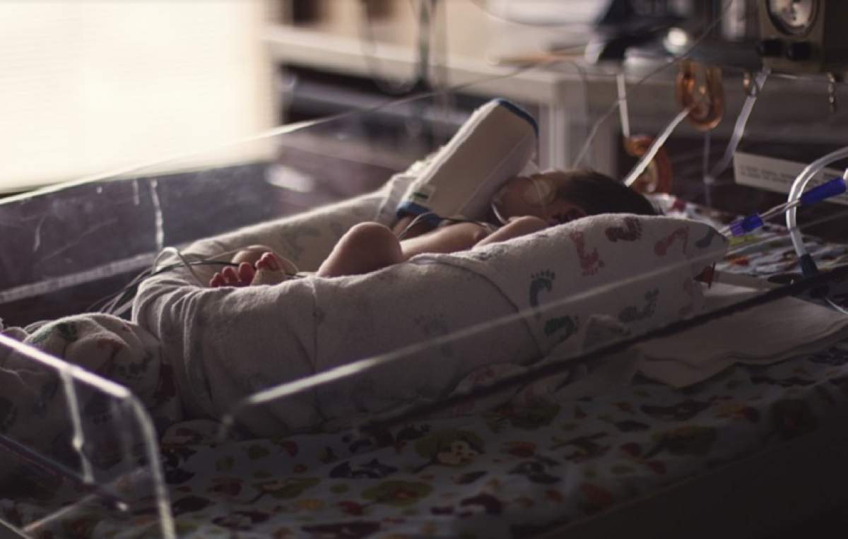 Un bebeluș a ajuns în stare gravă la spital, după ce a băut lichid de geamuri! Cum s-a întâmplat grozăvia