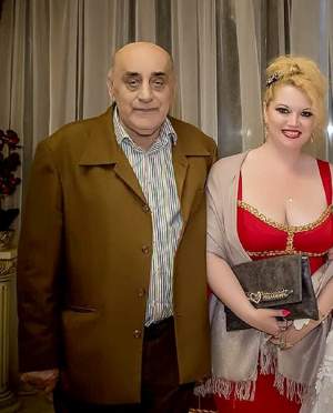 FOTO / Moş Nicolae nu a uitat-o pe Oana Lis! Soţia fostului edil a găsit în ghetuţe un cadou de zile mari