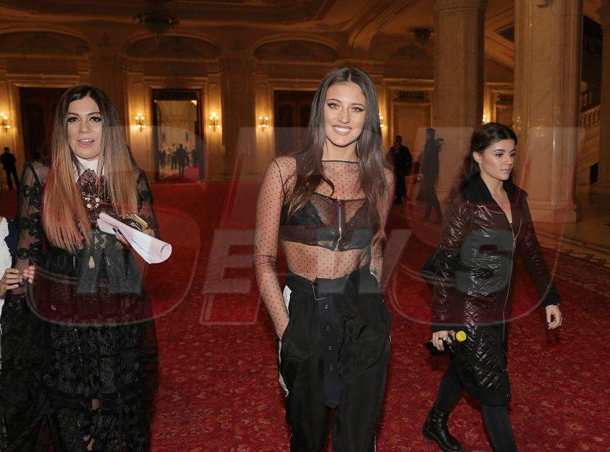 FOTO / Antonia nu se potoleşte! După ce a apărut fără lenjerie intimă, a venit la un eveniment monden într-o ţinută foarte sexy