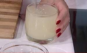 VIDEO / Băutura miraculoasă cu care Claudia Ghiţulescu a slăbit şi pe care o bea în fiecare dimineaţă! A preparat-o în direct la TV