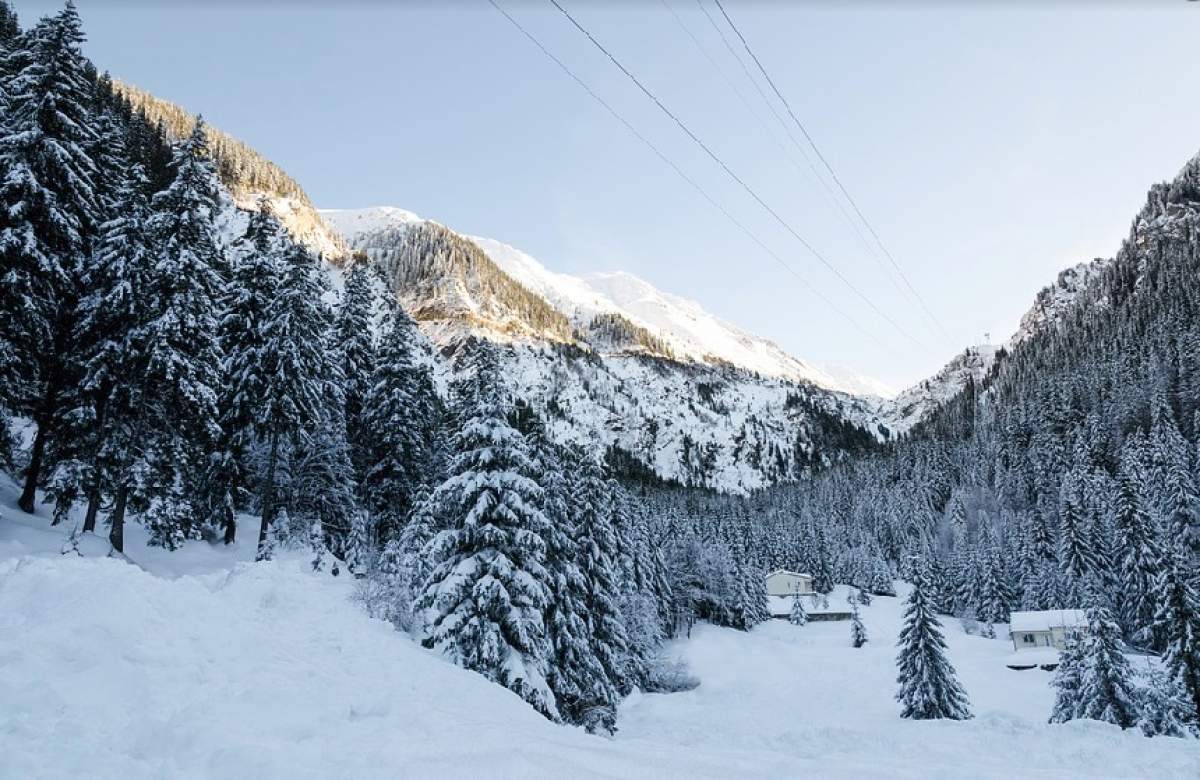 Weekend cu vreme rea! Meteorologii au anunţat zăpadă şi vânt puternic