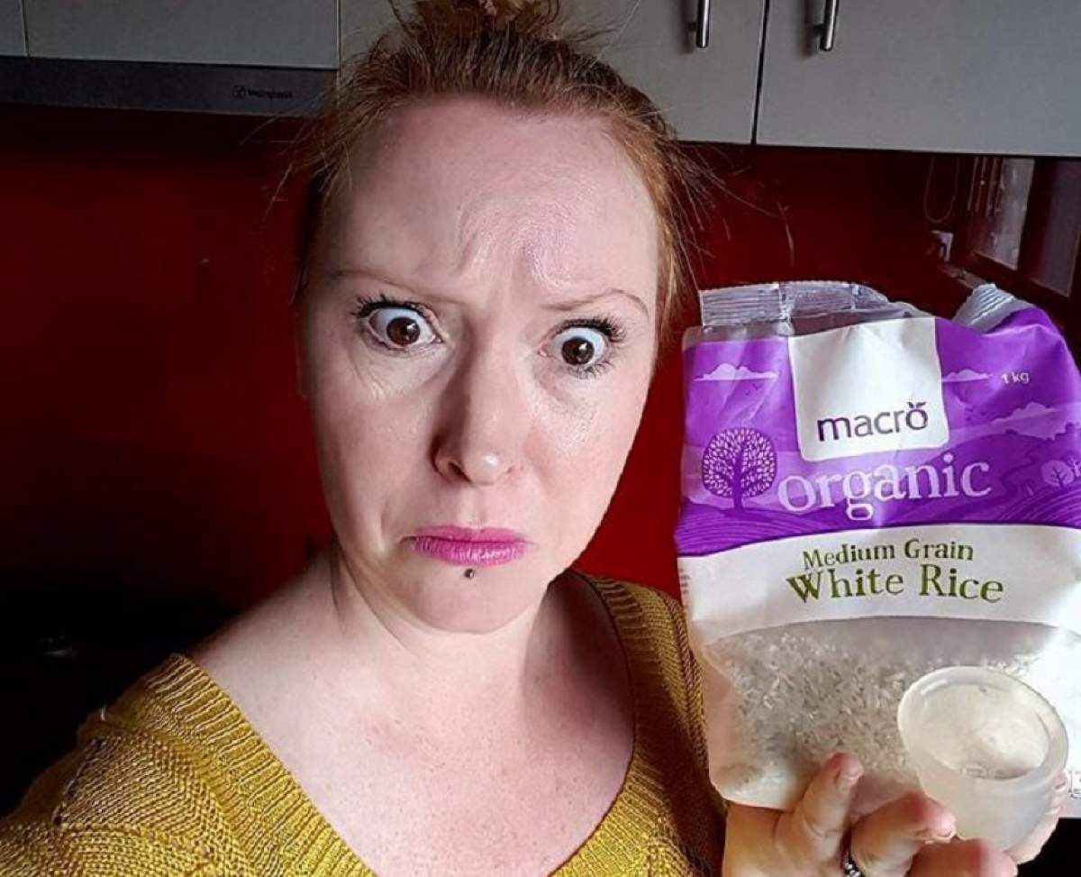 FOTO / Şi-a uitat cupa menstruală în bucătărie şi soţul ei a găsit-o. A început să măsoare orez, iar ce a urmat a ajuns viral. "Este un adevărat dezastru"