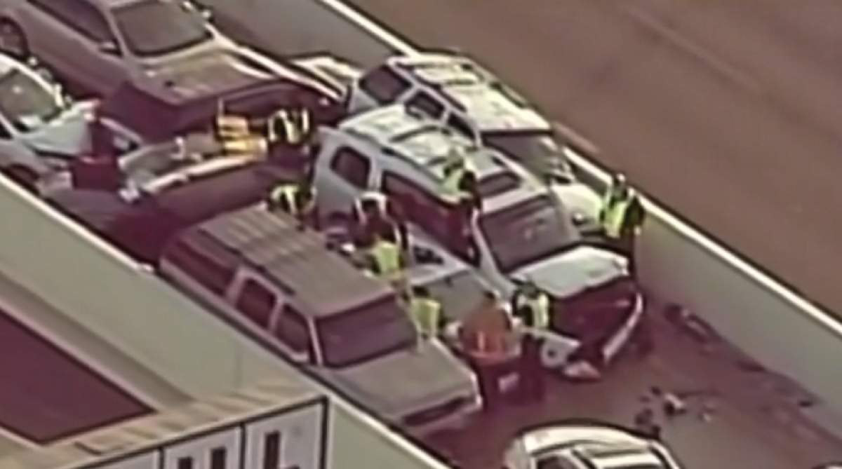 VIDEO / Accident cu 20 de maşini! Mai multe persoane au rămas încarcerate