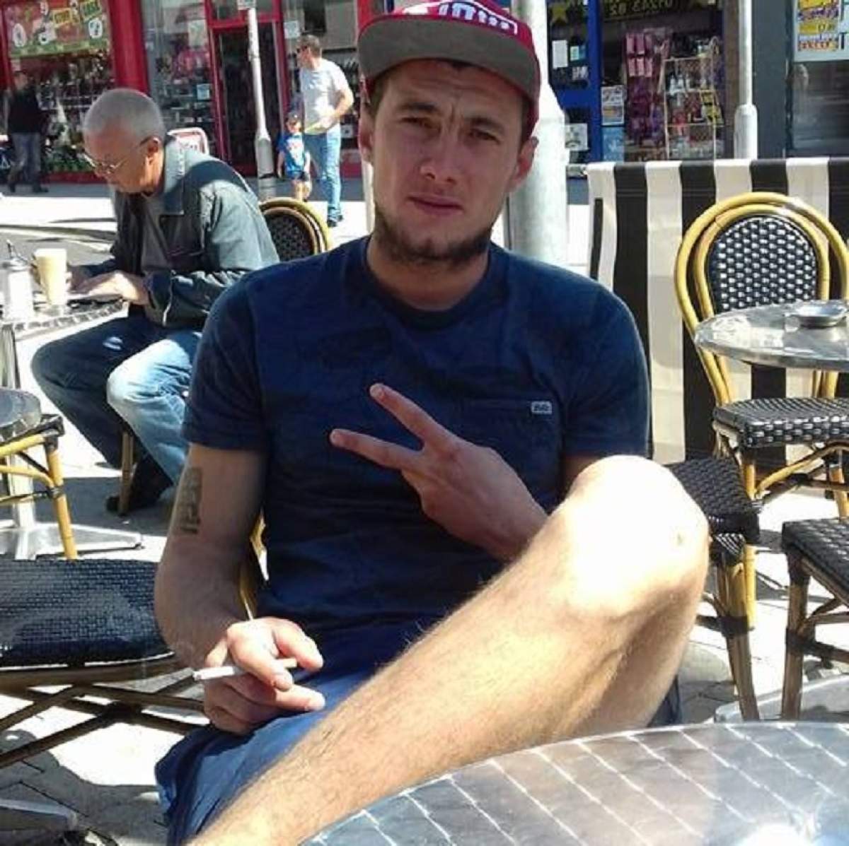 FOTO / CUTREMURĂTOR! El este tânărul împușcat în cap de polițist! Ce gest a făcut mama lui, în momentul în care fiul ei era omorât